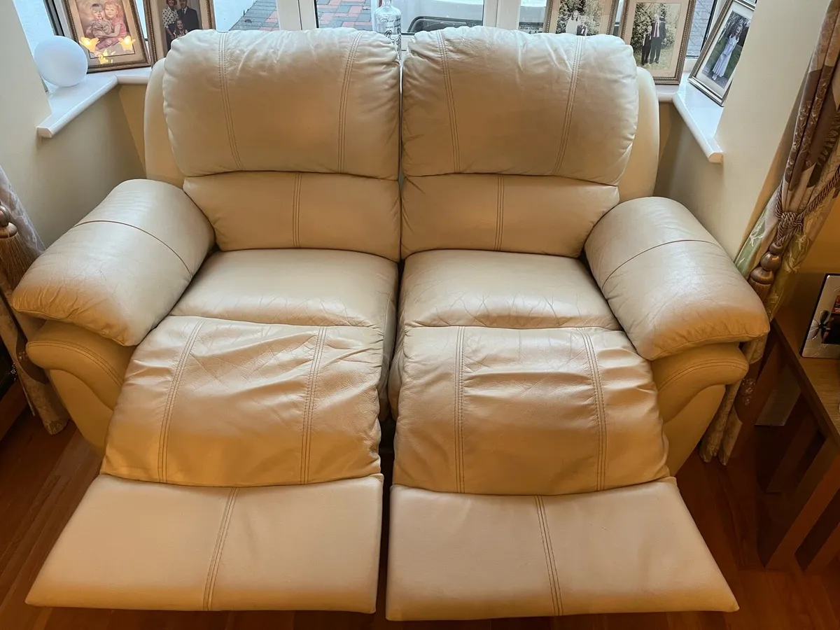 3&2 leather reclining sofas - Image 4