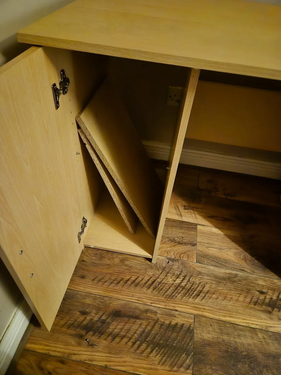 **FREE** Desk and chair - Image 3