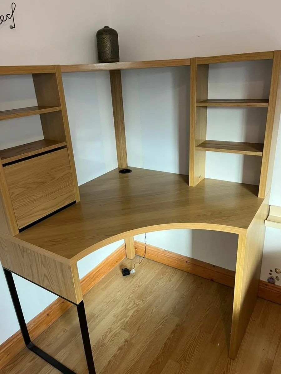 Study desk - Image 2