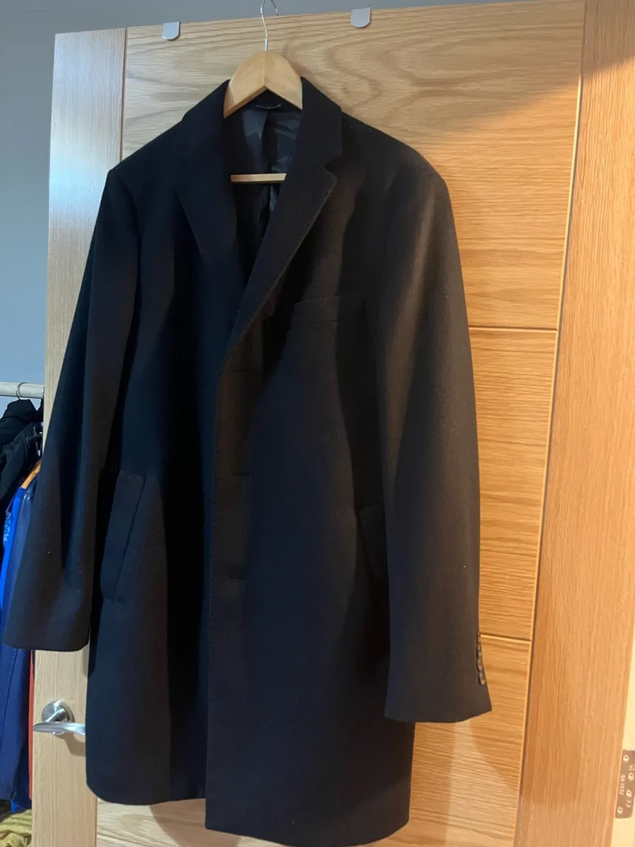 Men’s black winter coat - Image 3
