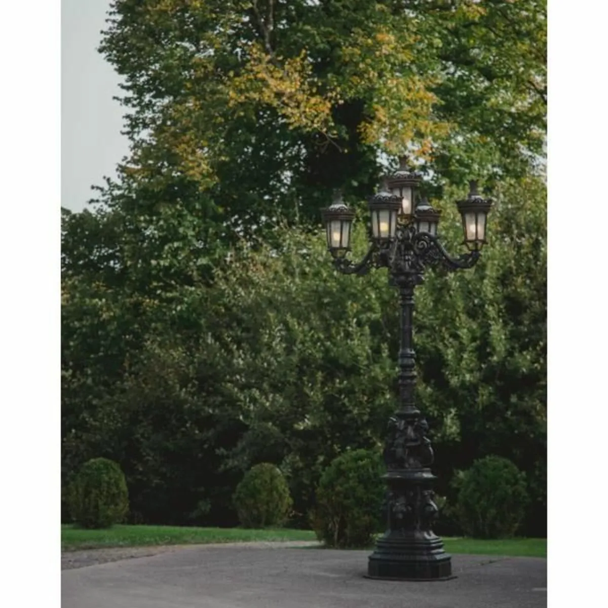 Cast Iron Street Lamp – D1075 - Image 1