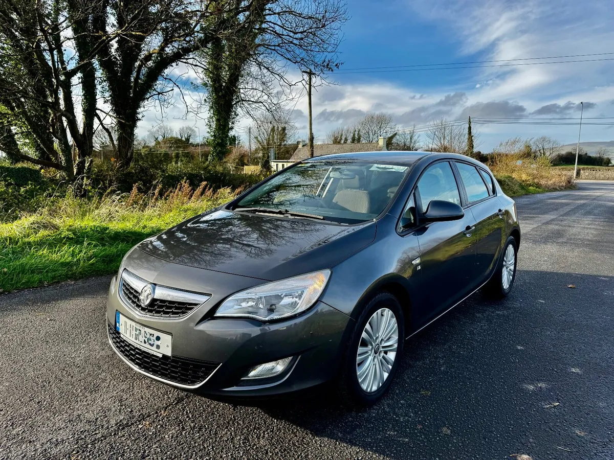 Vauxhall Astra 1.7CDTI 6Spd 2011 *NCT & Tax 04/26* - Image 2
