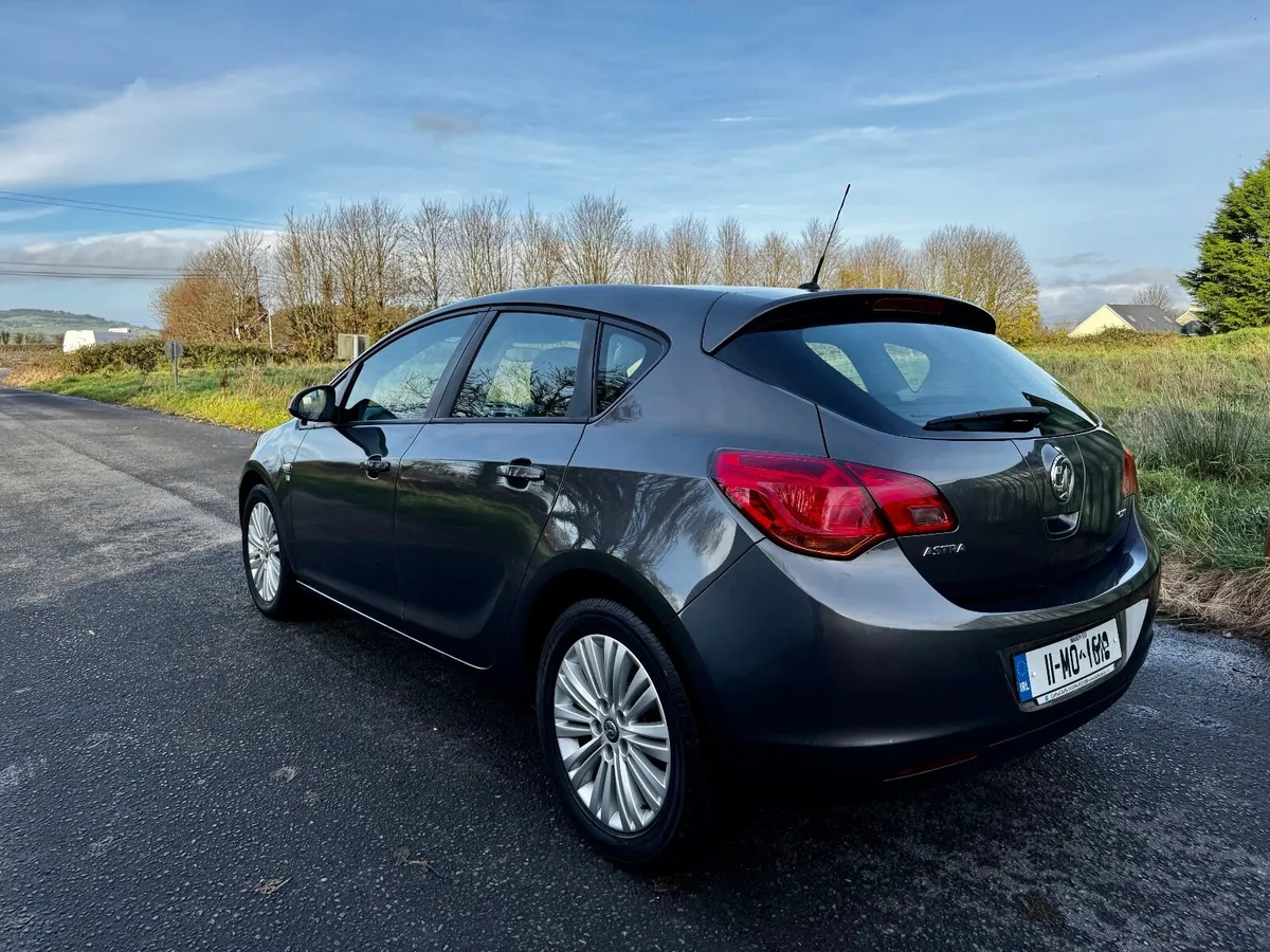 Vauxhall Astra 1.7CDTI 6Spd 2011 *NCT & Tax 04/26* - Image 3