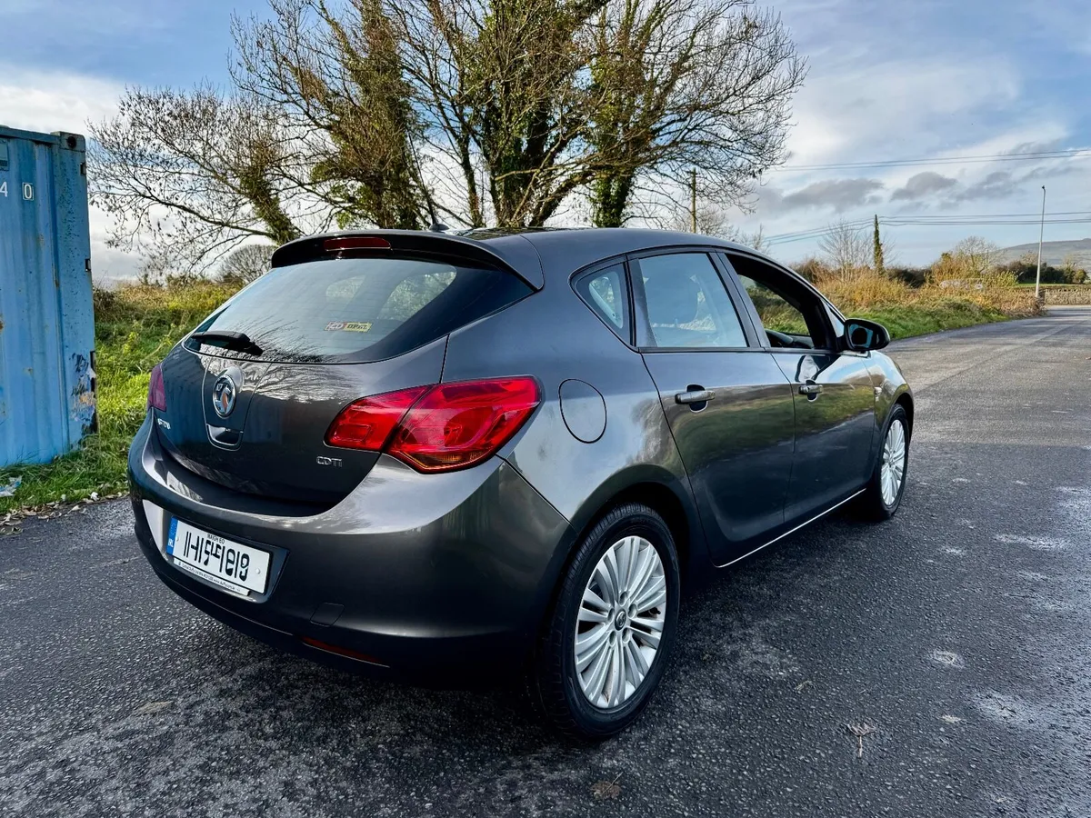 Vauxhall Astra 1.7CDTI 6Spd 2011 *NCT & Tax 04/26* - Image 4