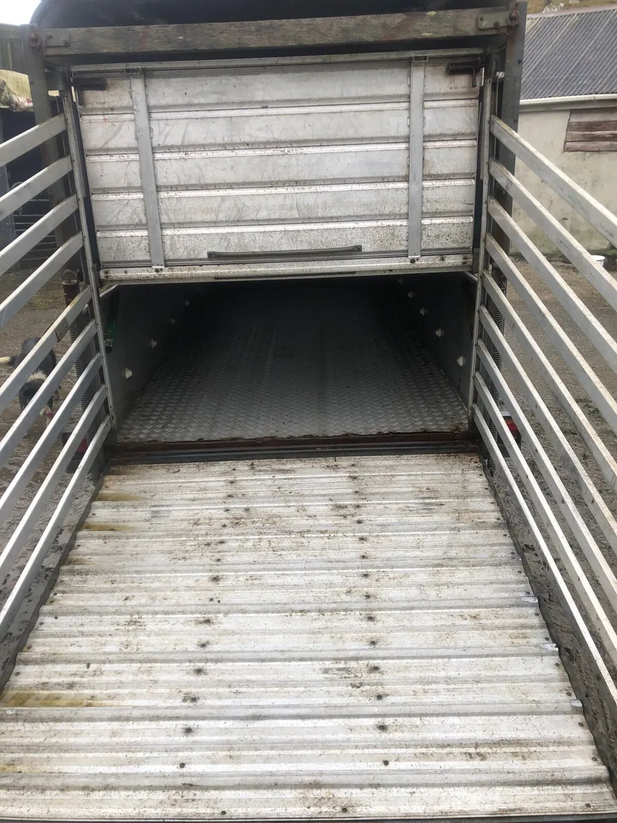 Livestock trailer - Image 1