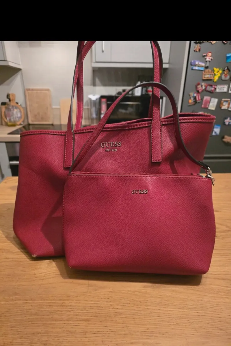 Red guess tote bag 🎒 with inner smaller bag . - Image 1