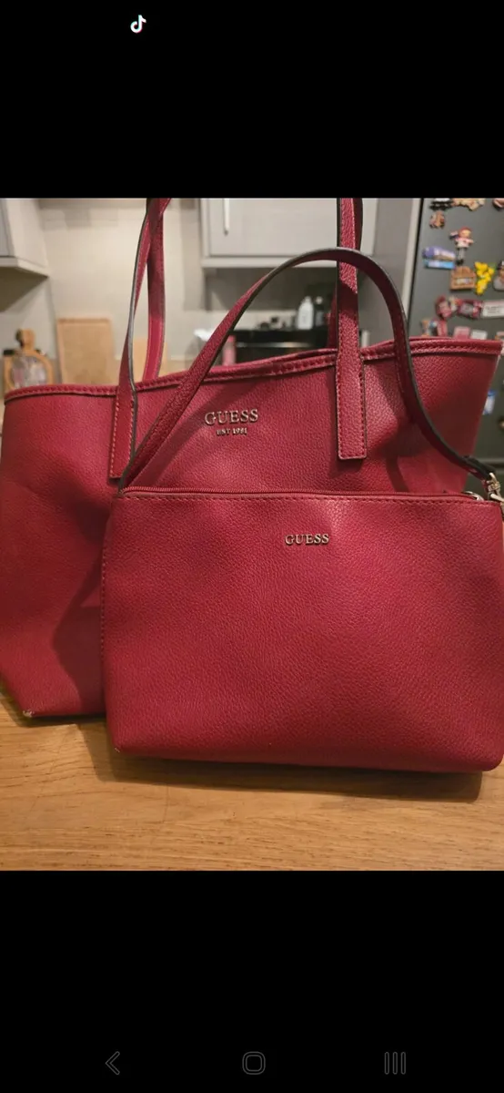 Red guess tote bag 🎒 with inner smaller bag . - Image 3