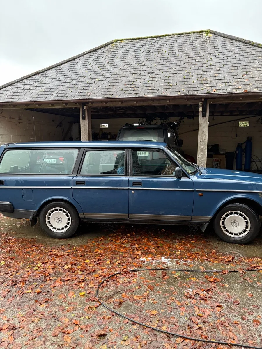 Volvo 240 2.0 SE 5dr - Image 2