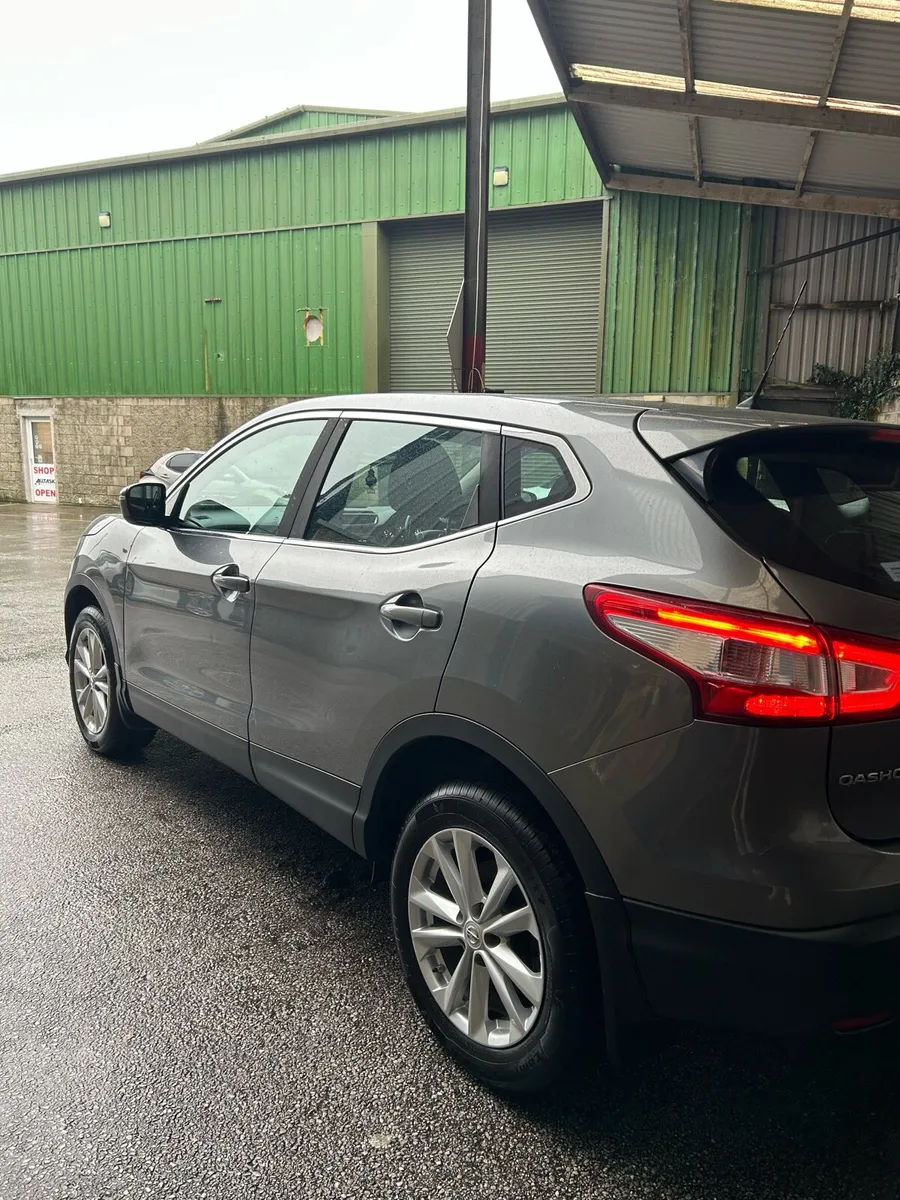 Nissan Qashqai Hatchback Diesel Grey 2015 - Image 2