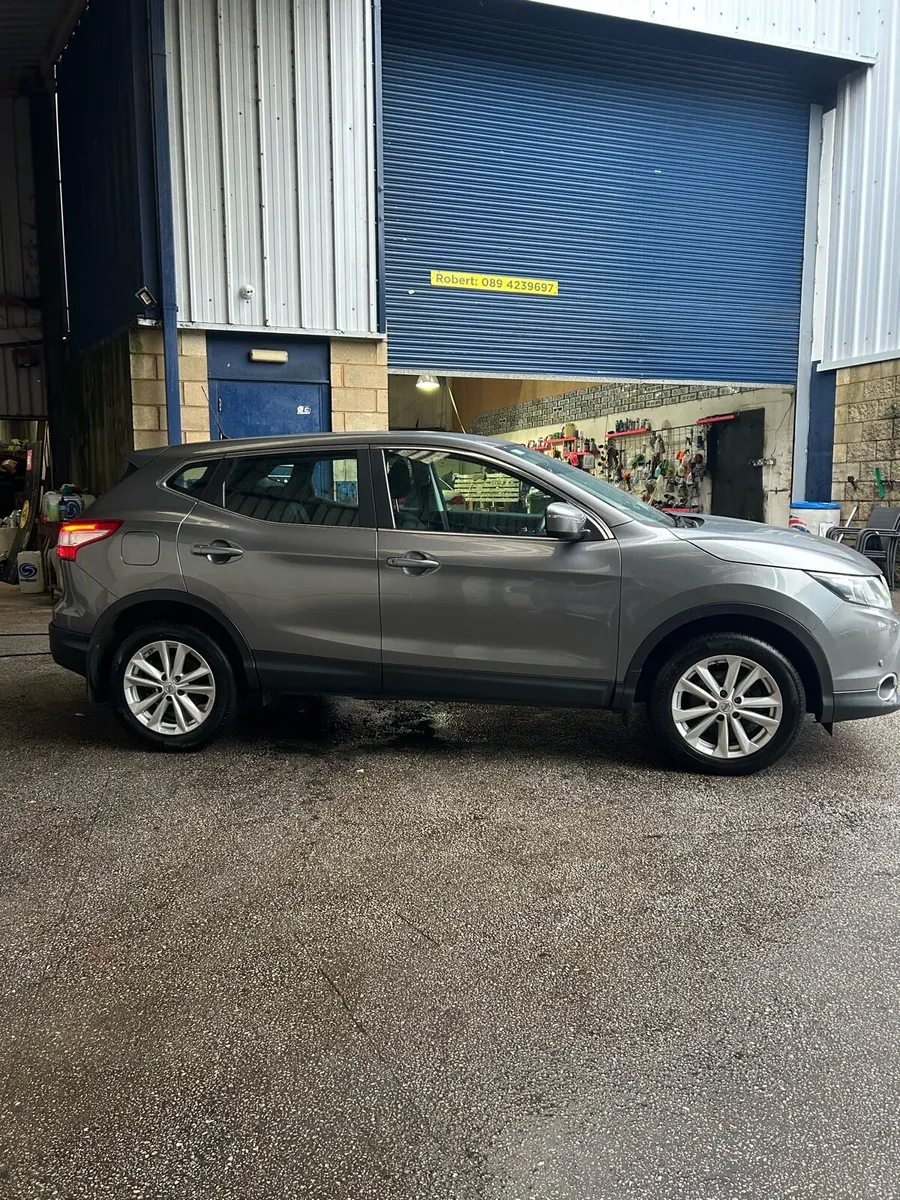 Nissan Qashqai Hatchback Diesel Grey 2015 - Image 1