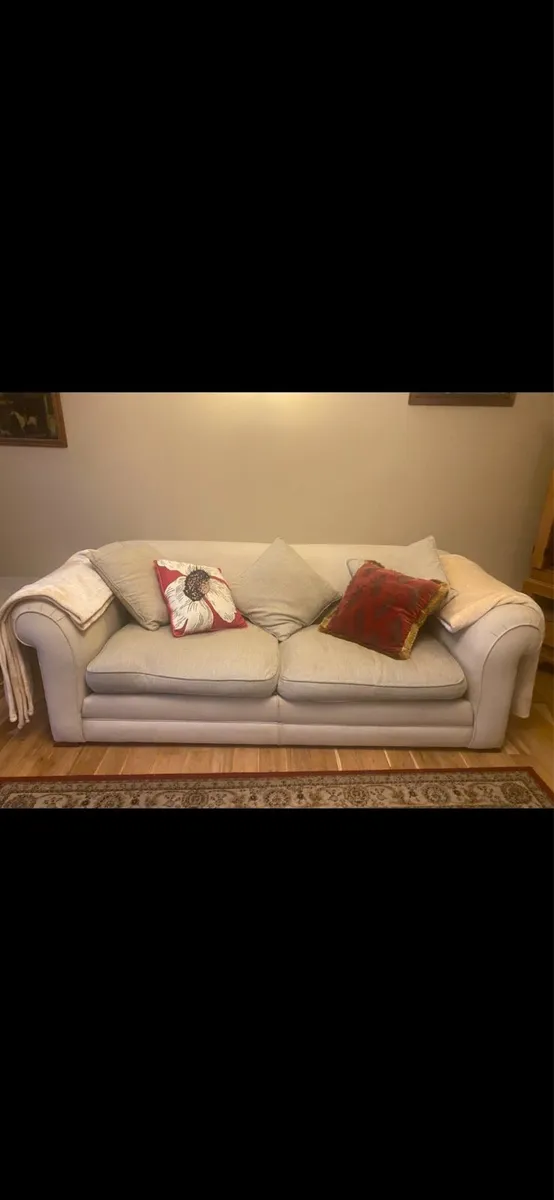 Cream couch - Image 1