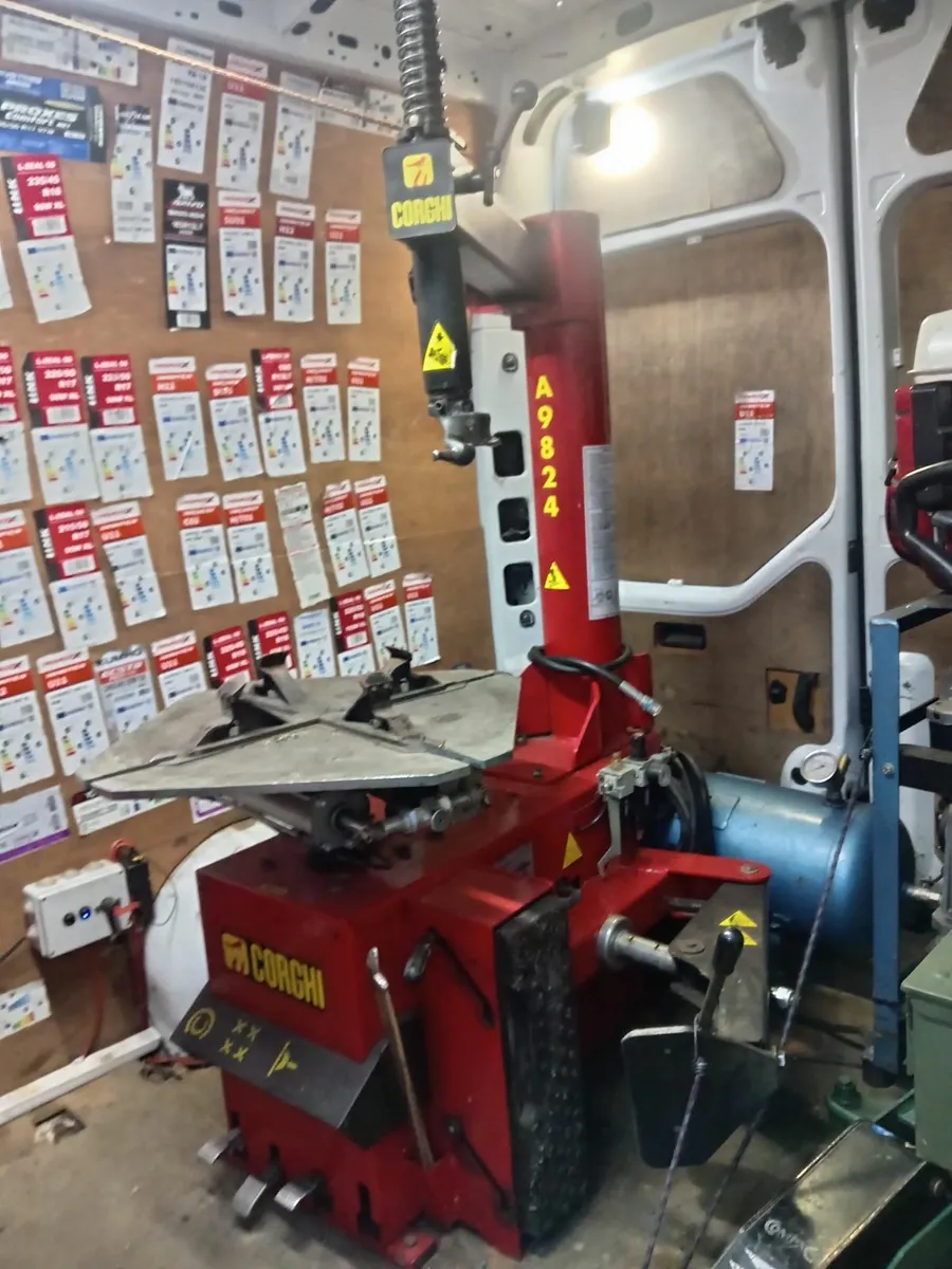 Renault Master 2015 mobile car tyre unit - Image 4