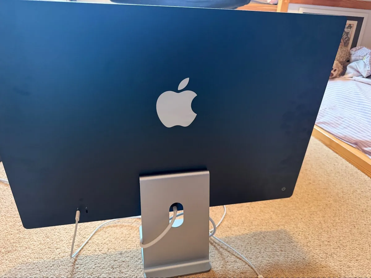 iMac 24 inch M1 2022 Apple blue - Image 1