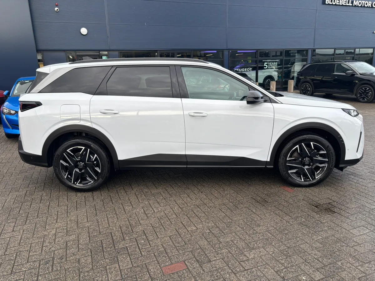 2025 Peugeot 5008 Allure Hybrid pre reg save 000's - Image 2