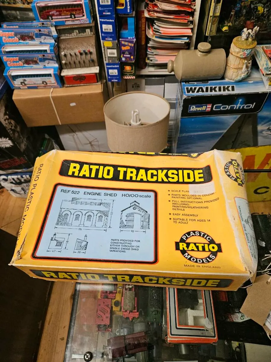 Hornby Ratio OO Gauge Engine Shed - Image 1