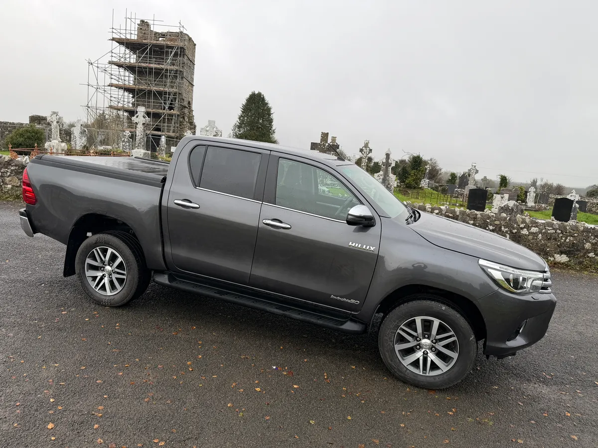 2019 Toyota Hilux Invincible Auto - Image 2