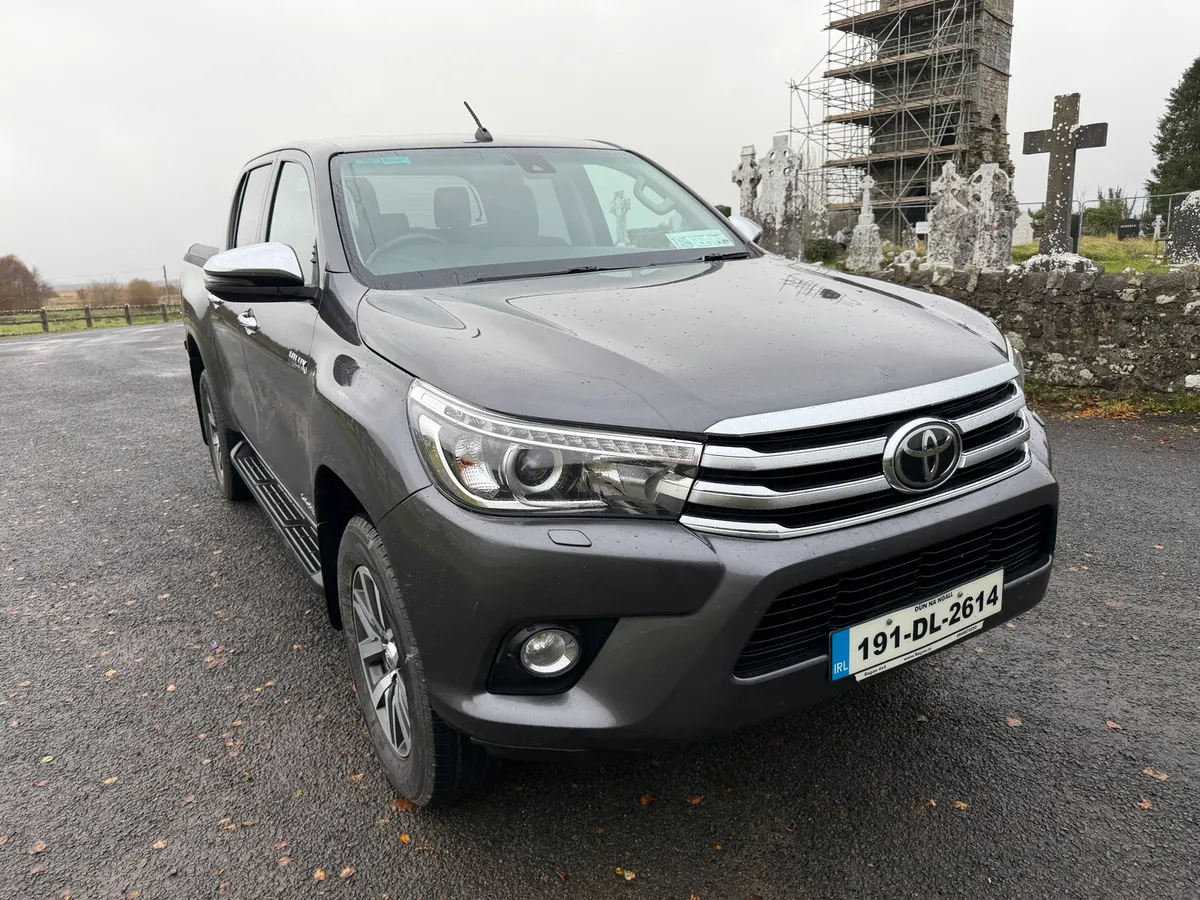 2019 Toyota Hilux Invincible Auto - Image 3