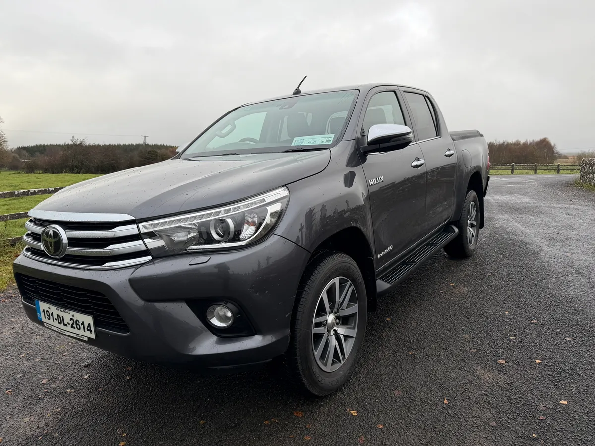 2019 Toyota Hilux Invincible Auto - Image 4