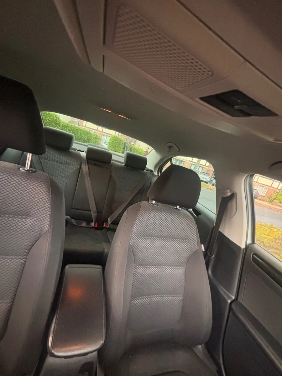 Volkswagen Jetta 2014 - Image 2