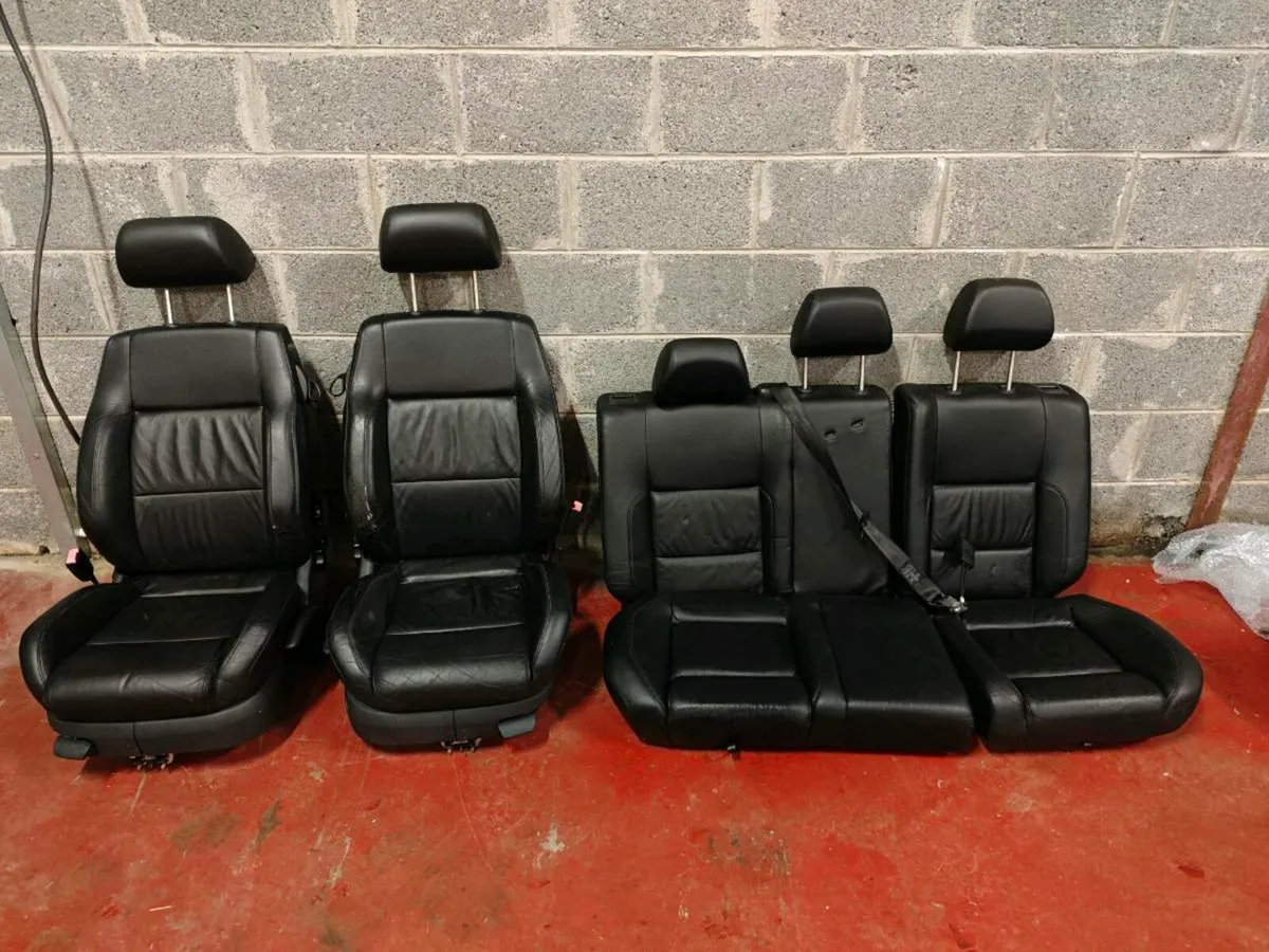 Golf MK4 2 door leather seats - Image 1