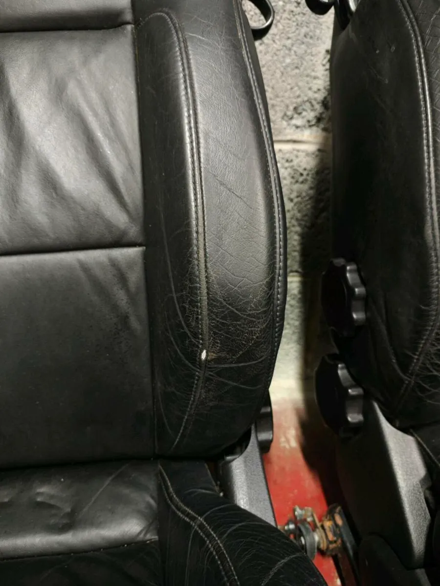 Golf MK4 2 door leather seats - Image 3