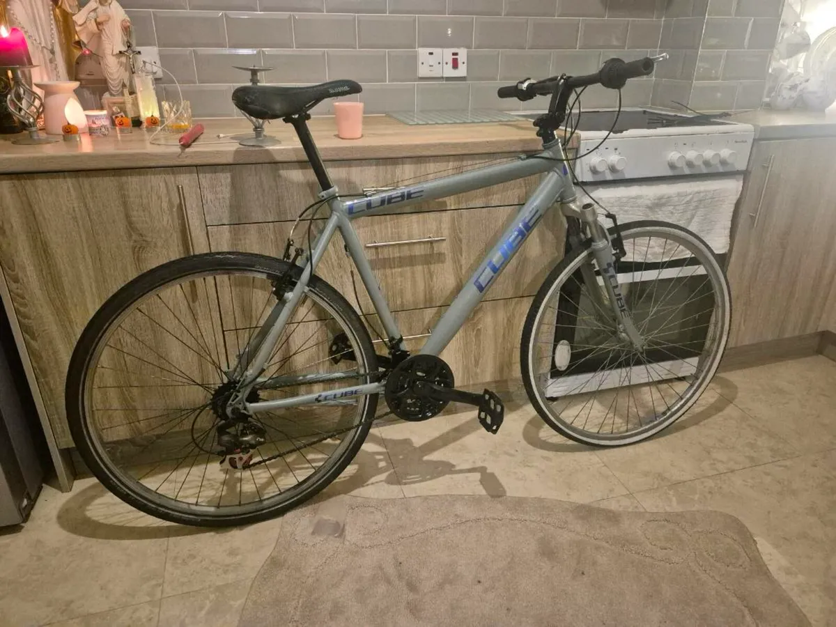 Adults Cube bike 20"frame fantastic condition.brak - Image 1
