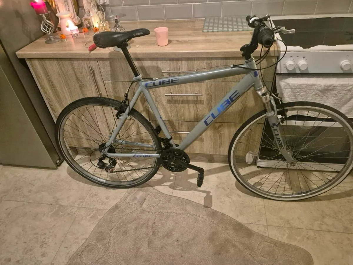 Adults Cube bike 20"frame fantastic condition.brak - Image 3