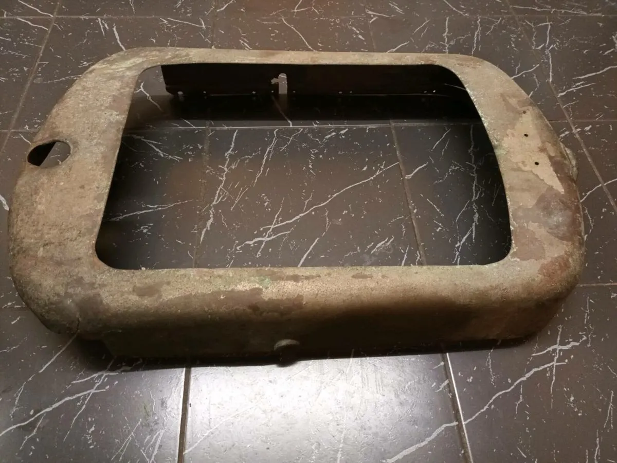 Vintage Car Radiator surround - Image 3