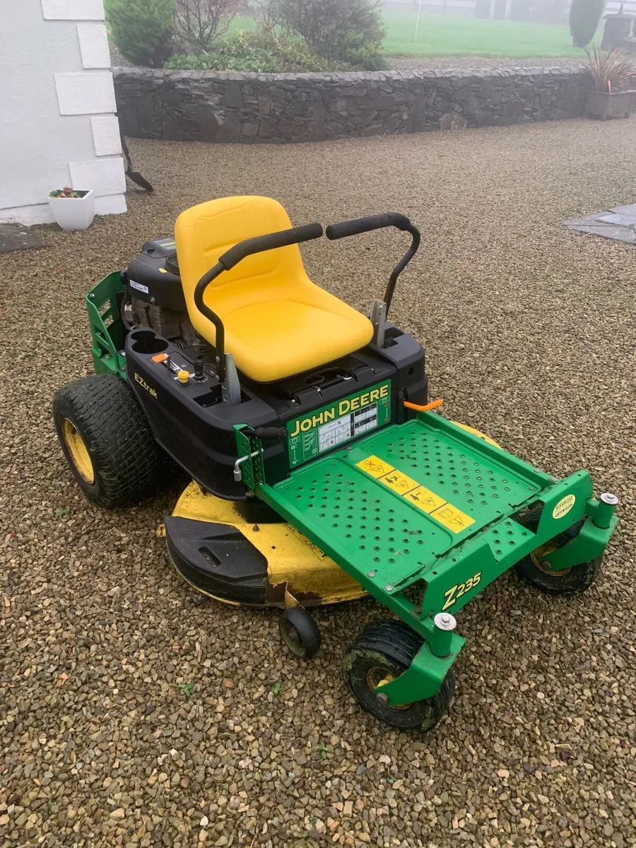 John Deere ride-on Lawnmower - Image 1