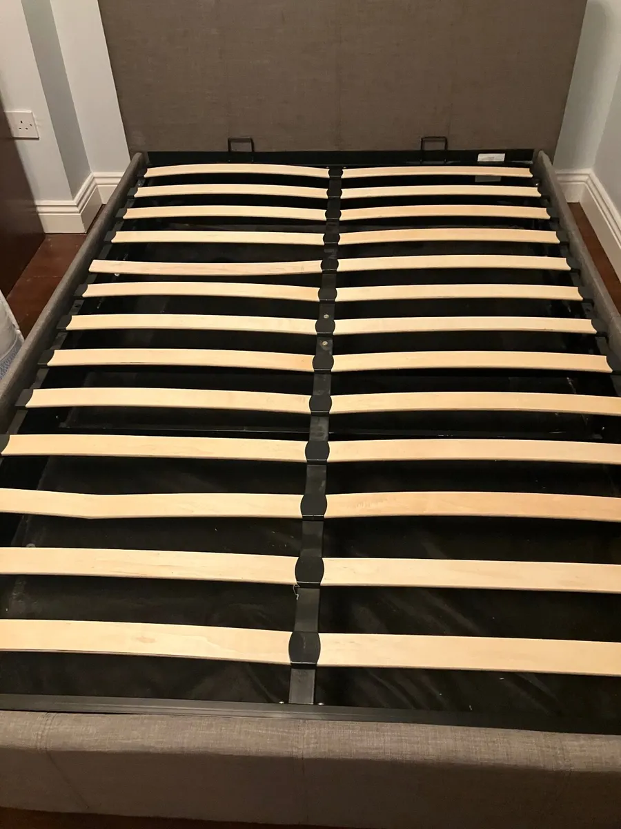 Double bed - Image 1