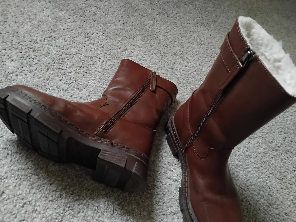 Girls Brown Boots, Size UK1 - Image 4