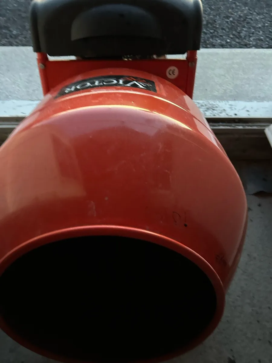 Petrol cement mixer - Image 1