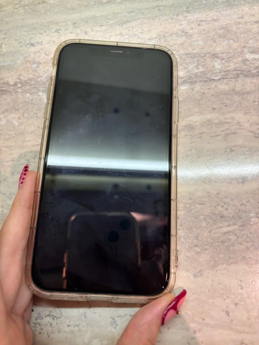 iPhone 11 - Image 4