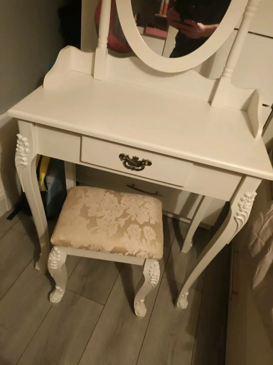 Make up/ beauty table with stool - Image 1