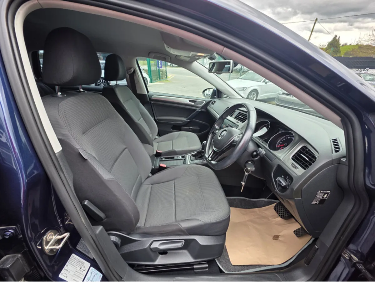 Volkswagen Golf 1.2 COMFORTLINE * REVERSING CAMERA - Image 3