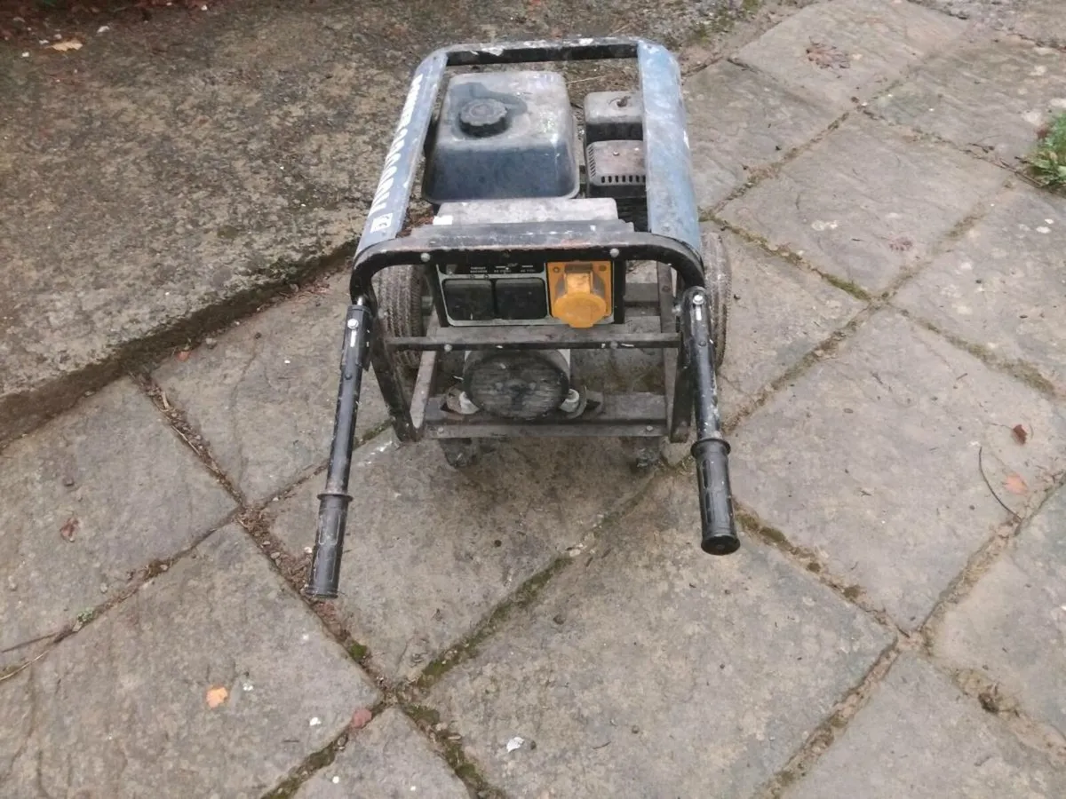 Generator  and  tile saw - Image 1