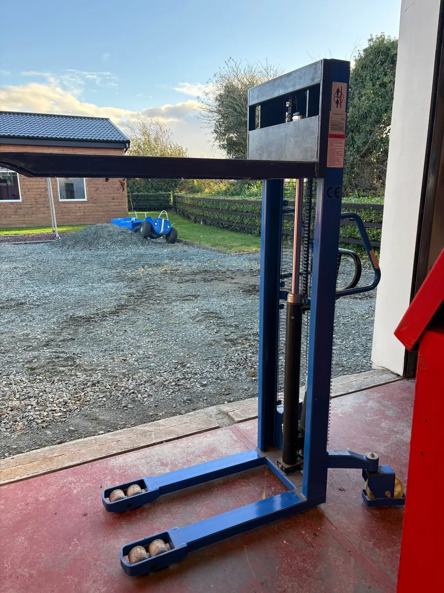 Pallet stacker - Image 4