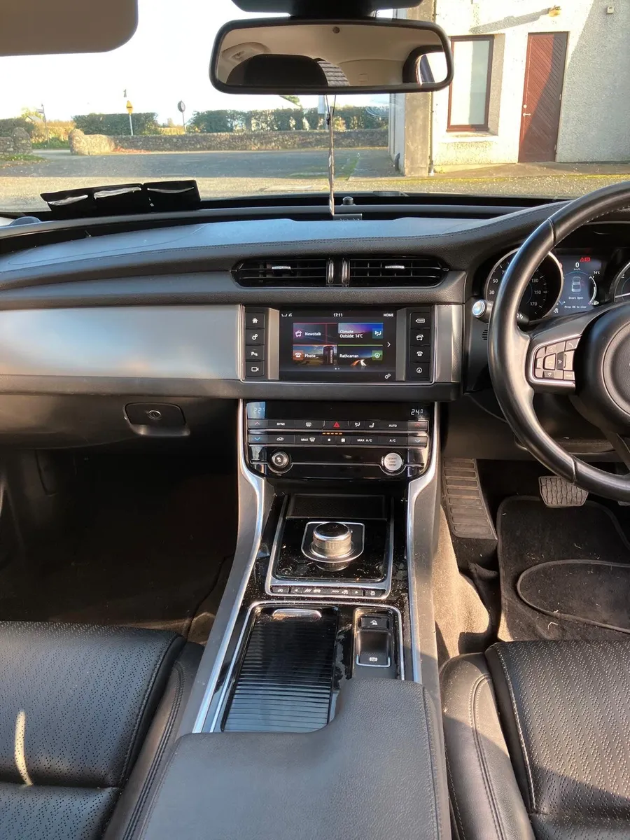 Jaguar XF 2018 - Image 3