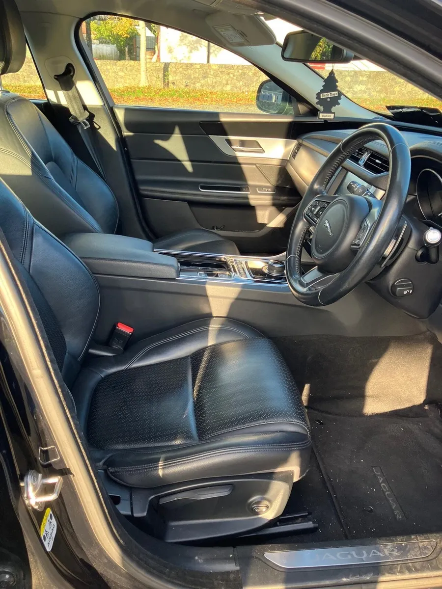 Jaguar XF 2018 - Image 4