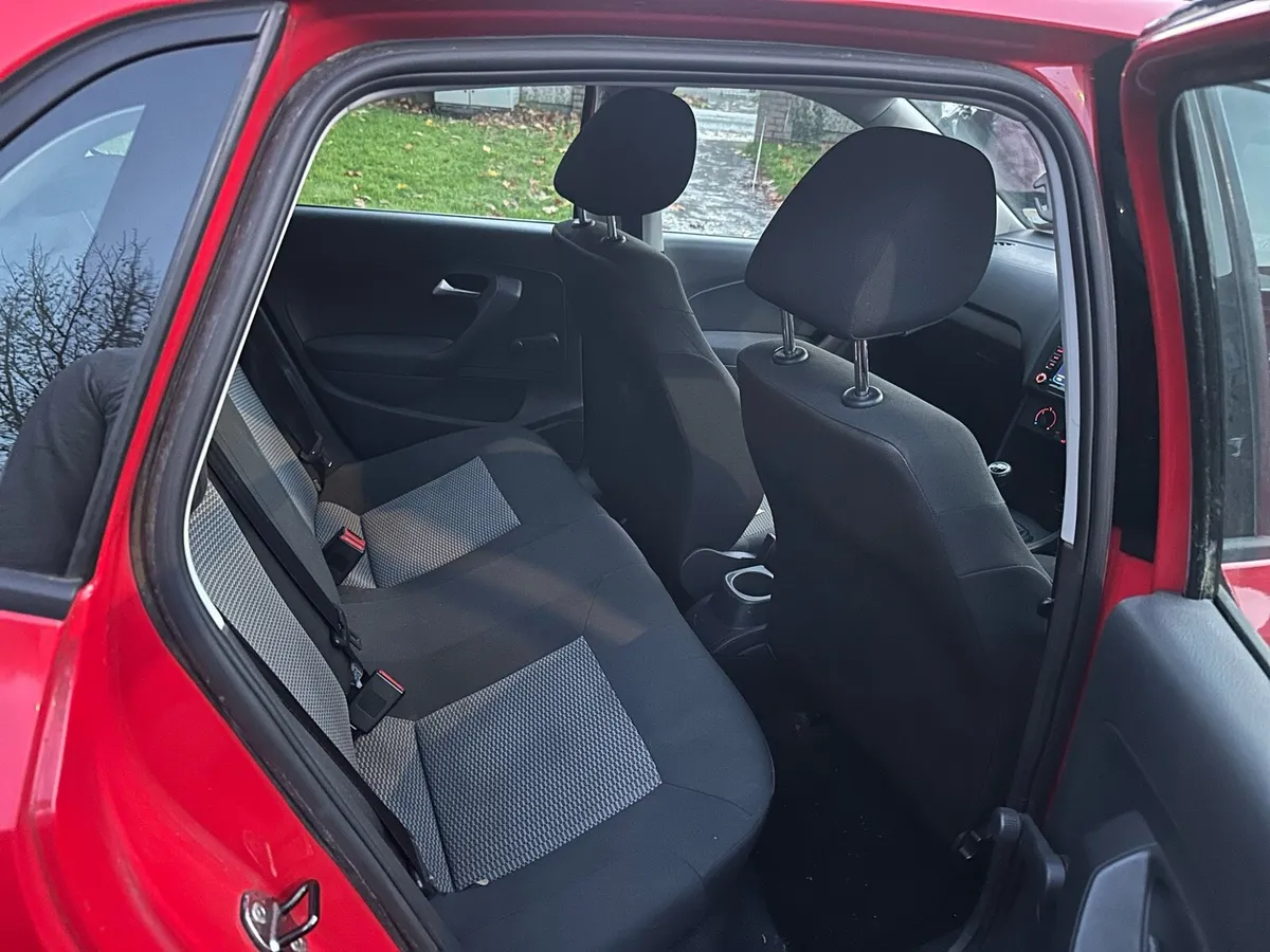Volkswagen POLO LOW MMILAGE - Image 4