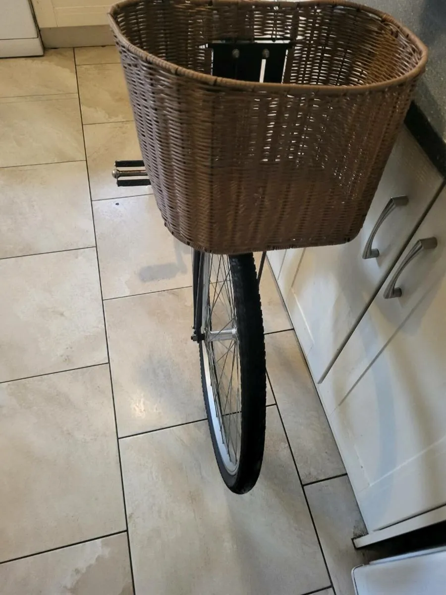 Ladies bike (excellent condition) - Image 3