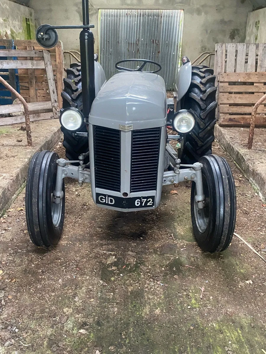 Vintage tractor - Image 1