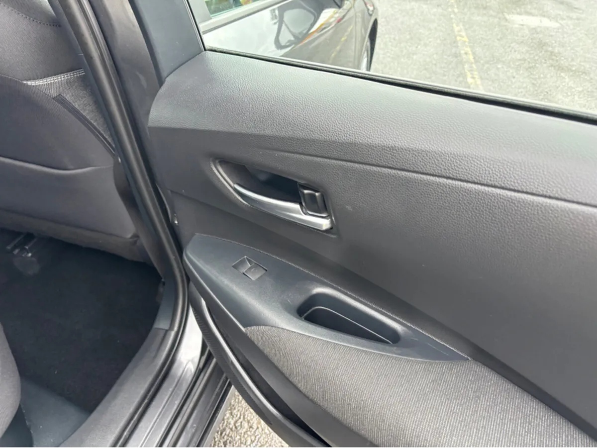 Toyota Corolla LUNA SALOON 4DR AUTO - Image 3