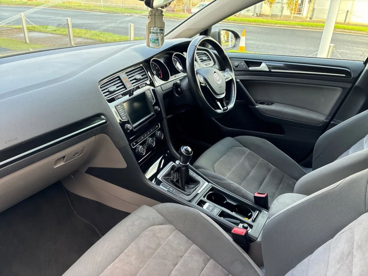 Volkswagen Golf HIGHLINE 1.2 TSI MANUAL 6SPEED FWD - Image 3