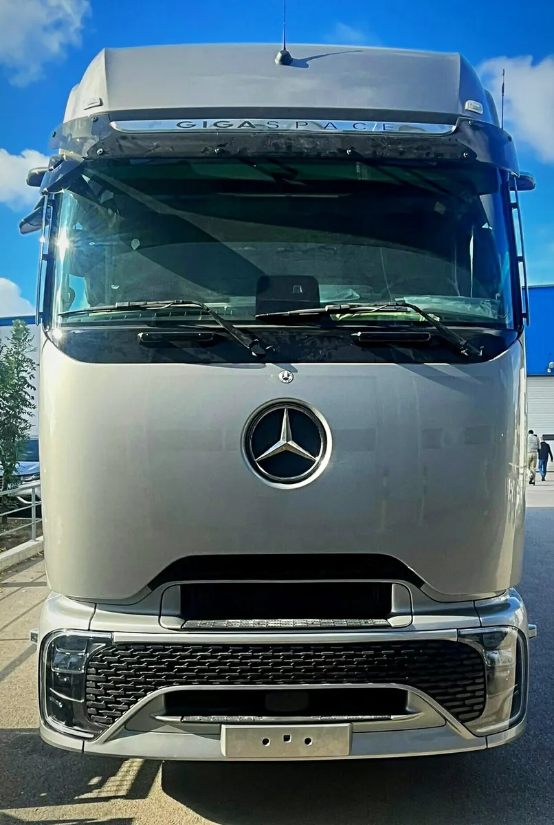 COOPER HORSETRUCKS Ltd. - Image 1