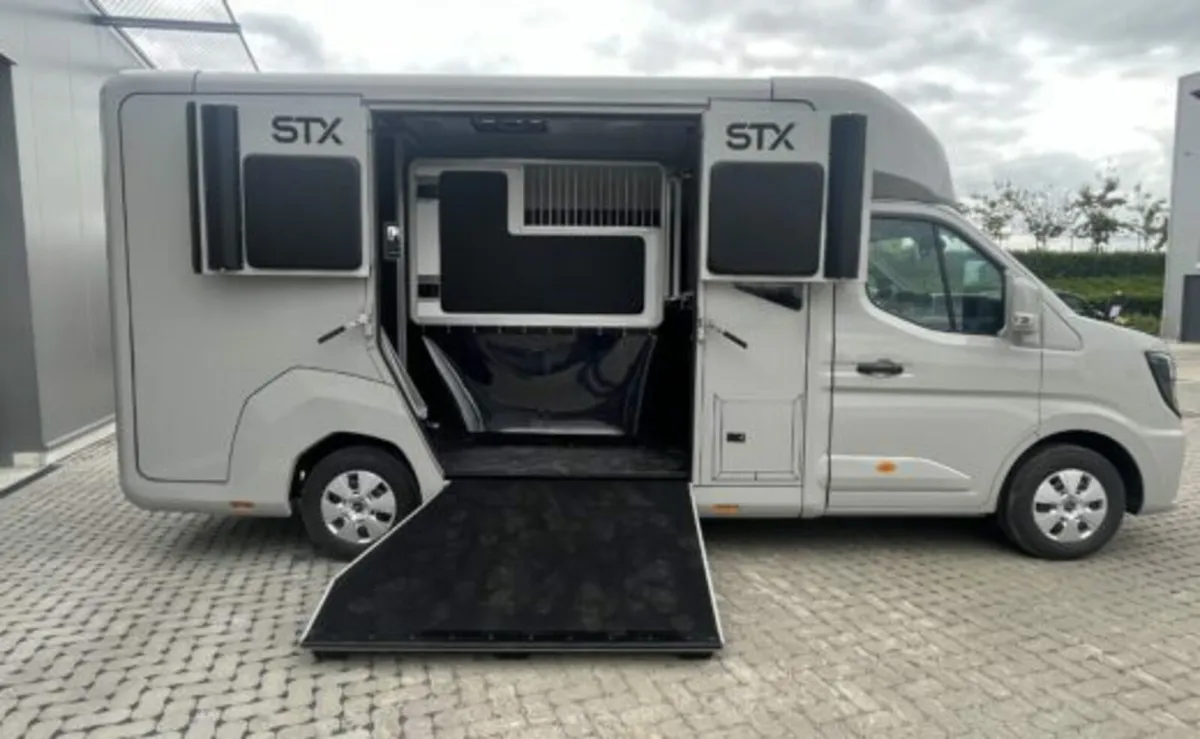 COOPER HORSETRUCKS Ltd. - Image 2