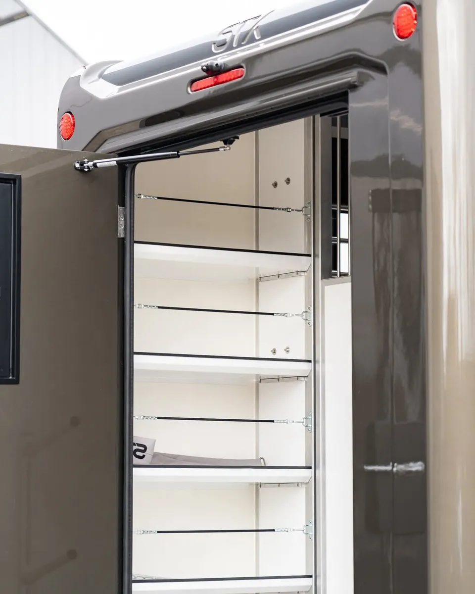 COOPER HORSETRUCKS Ltd. - Image 4