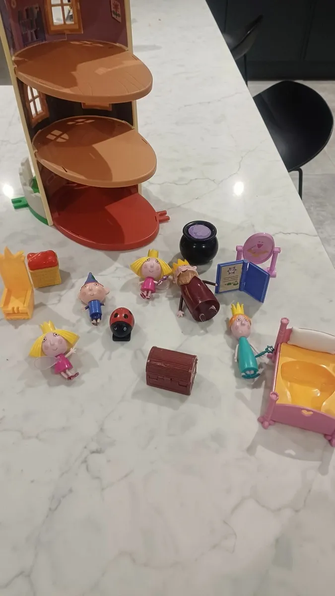 Ben and Holly Castle and characters - Image 3