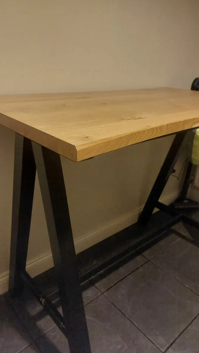 Kitchen table - Image 1