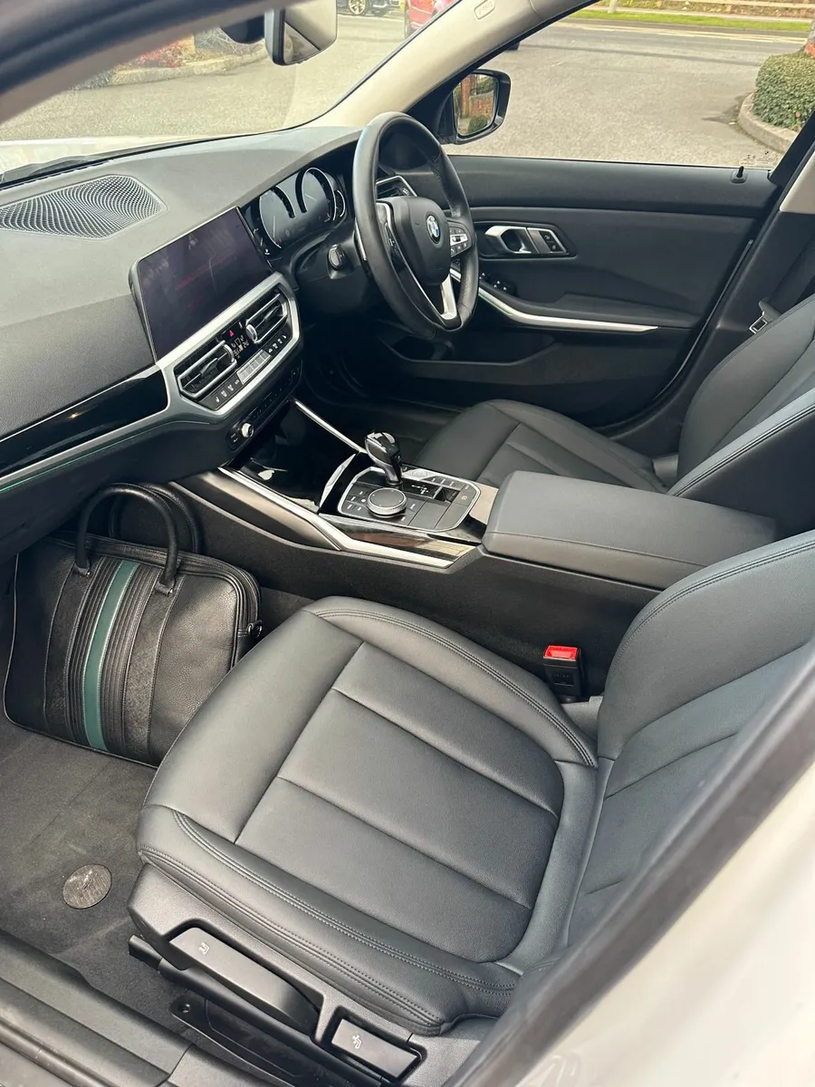 BMW 3-Series 2020 - Image 2